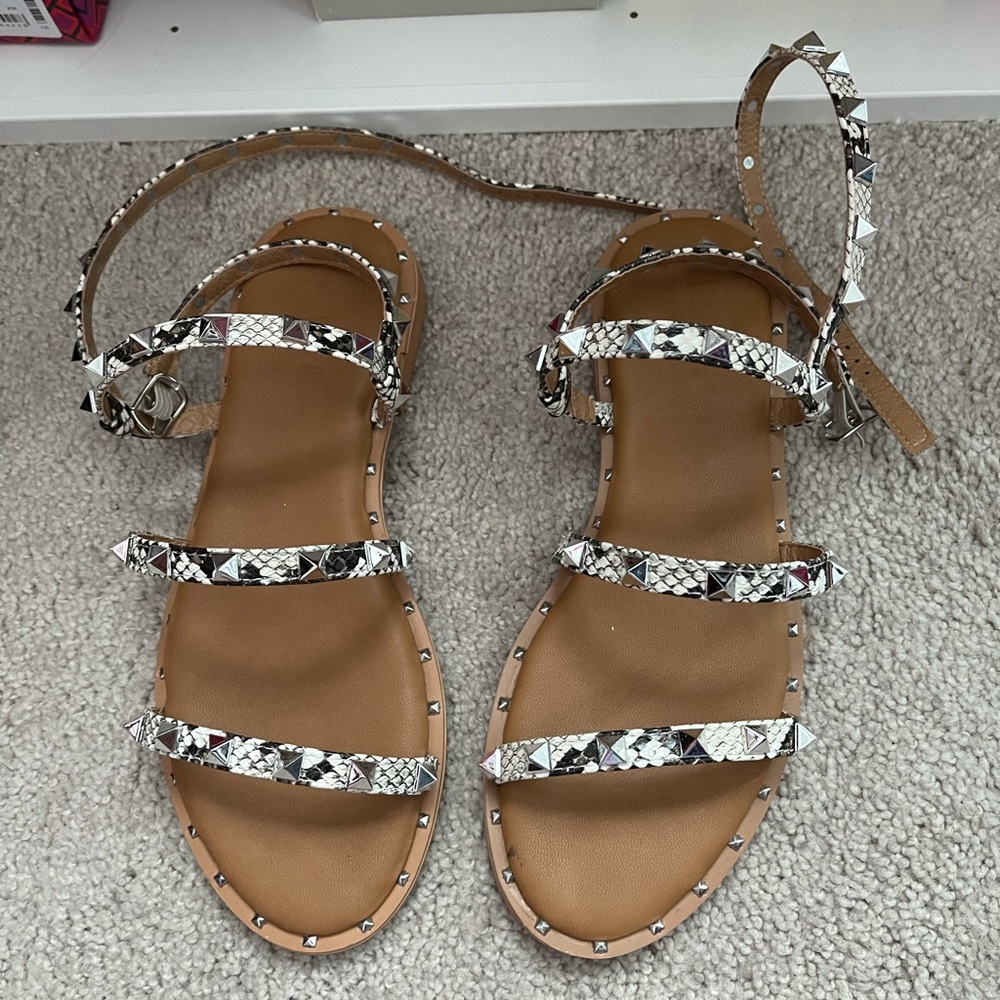 Nicole Miller Snake print Sandals size 6.5